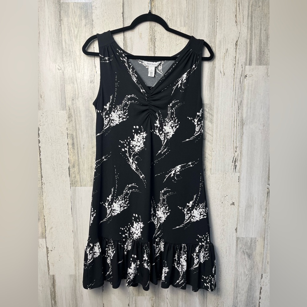 White House Black Market Floral Black and White Floral Mini Dress W/Ruffles Smll